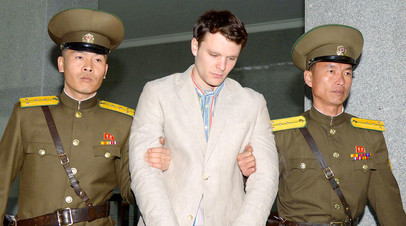 Отто Вормбиер перед началом суда в Пхеньяне