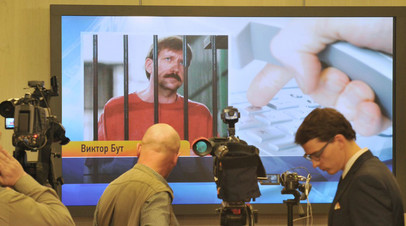 Журналисты во время видеомоста «Москва - Нью-Йорк» на тему «Дело Виктора Бута: приговор»