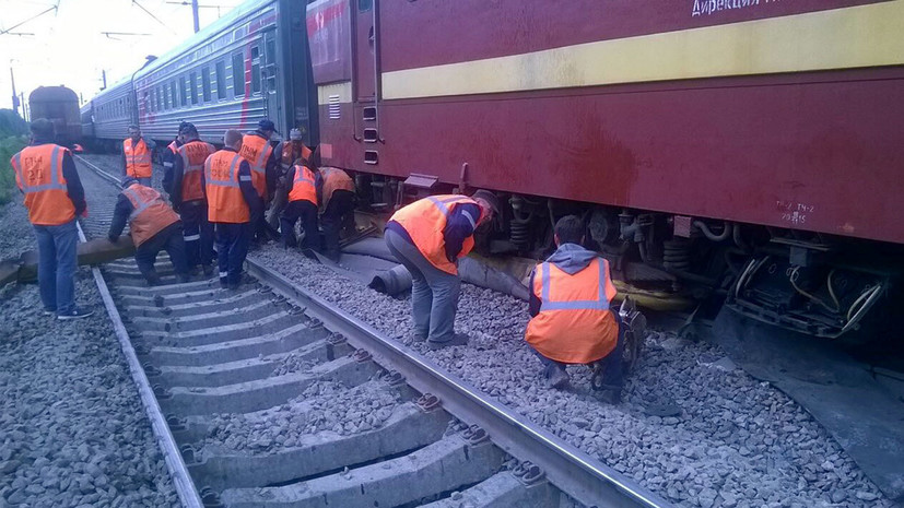 Опубликовано фото с места железнодорожной аварии в Ленинградской области