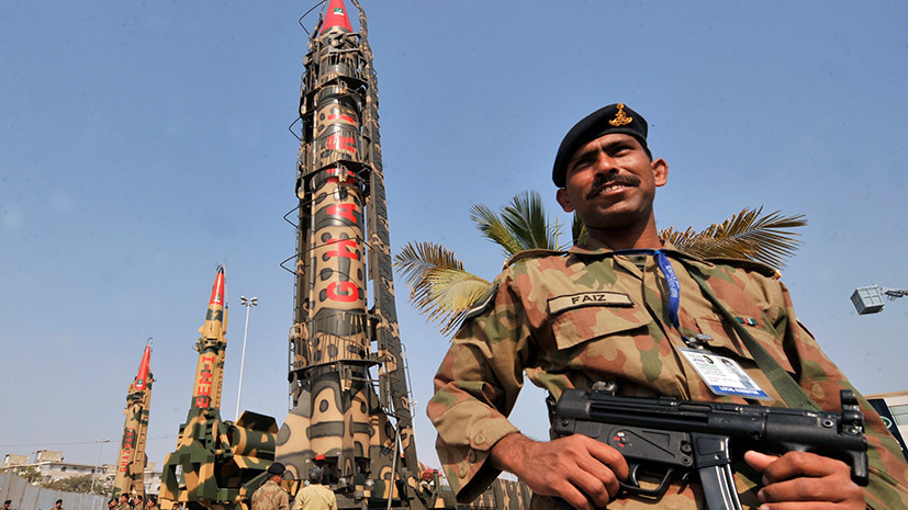 Период полуразлада: к чему приведёт попытка смены режима в обладающем ядерным оружием Пакистане