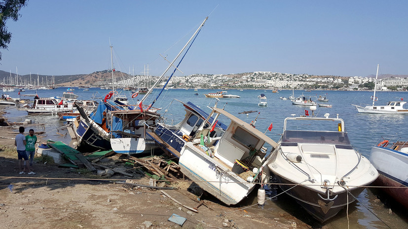 «Треснули здания, и поднялось море»: российские туристы рассказали о землетрясении в Турции и Греции