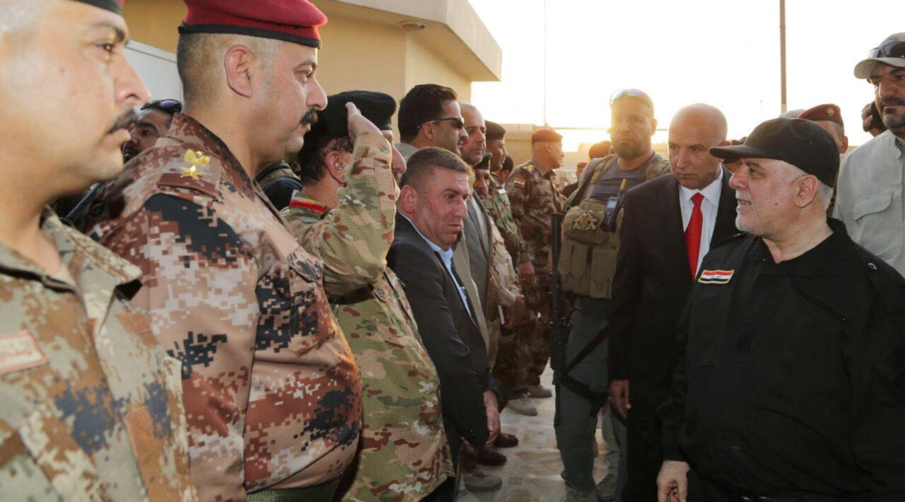 Премьер Ирака прибыл в Мосул и поздравил армию с победой над ИГ