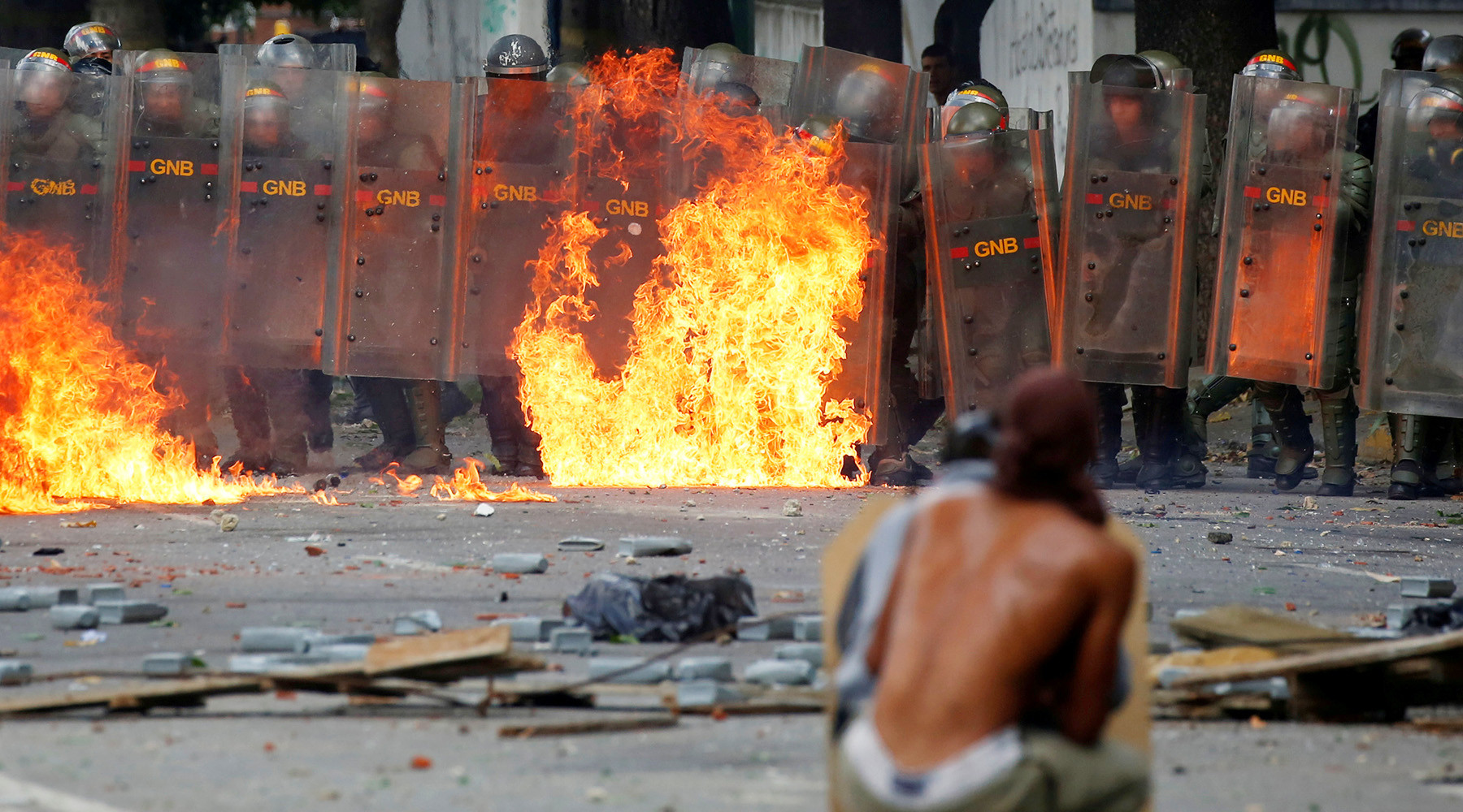 Конфликт между президентом и парламентом уничтожает Венесуэлу 