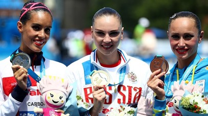 Россиянка Светлана Колесниченко (в центре), испанка Она Карбонель (слева) и украинка Анна Волошина