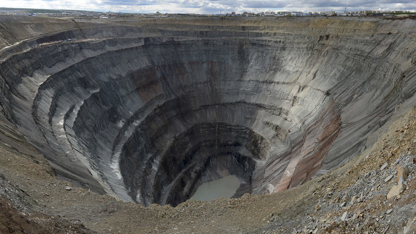 МЧС сообщило об эвакуации 150 человек из-за прорыва воды в шахте рудника в Якутии