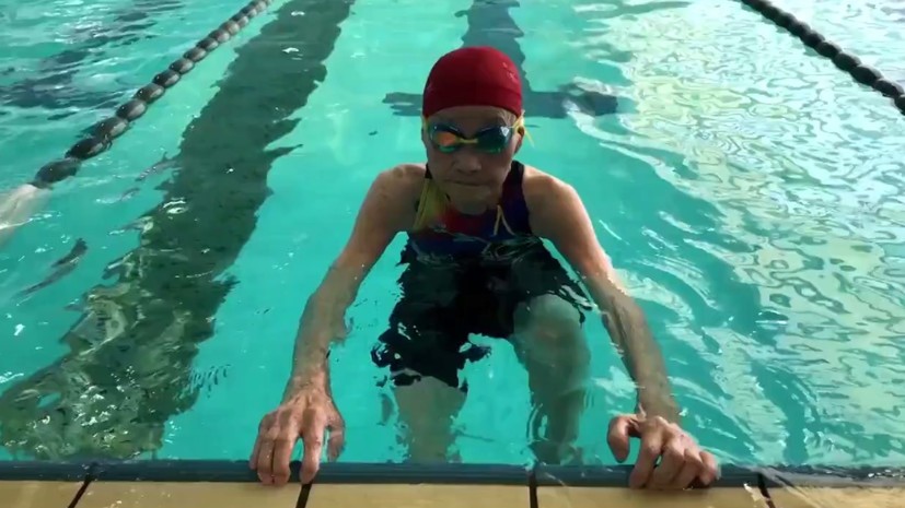 В Японии 103-летняя пловчиха-рекордсменка готовится к соревнованиям