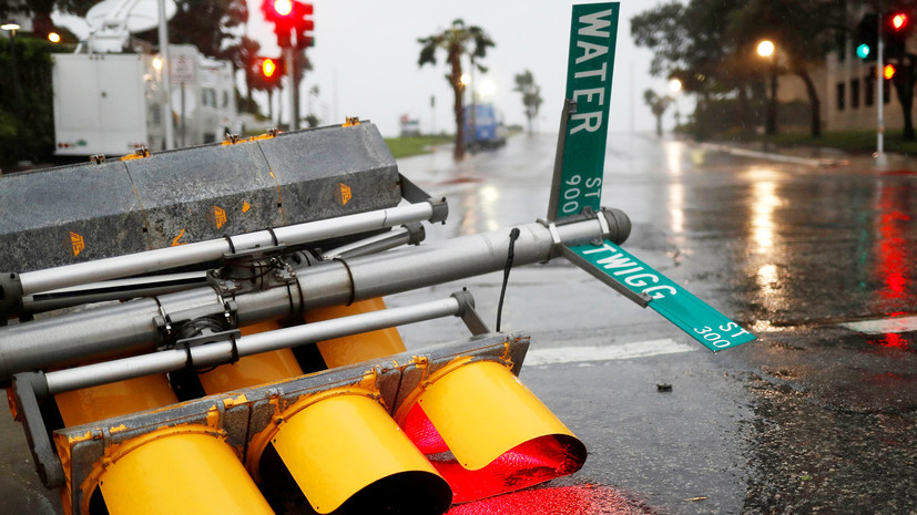 С ветерком: пользователи сети делятся фотографиями разрушительного урагана «Харви»