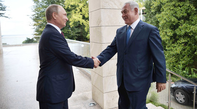 Владимир Путин во время встречи с Биньямином Нетаньяху