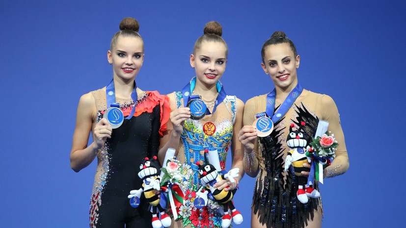 «Сестрёнки на пьедестале — это красиво»: россиянки Аверины поделили медали многоборья на ЧМ по художественной гимнастике