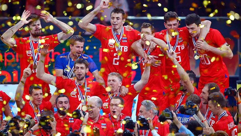 «Когда немцы вели в решающем сете, мы верили в успех»: игроки и тренеры сборной России о победе на ЧЕ по волейболу