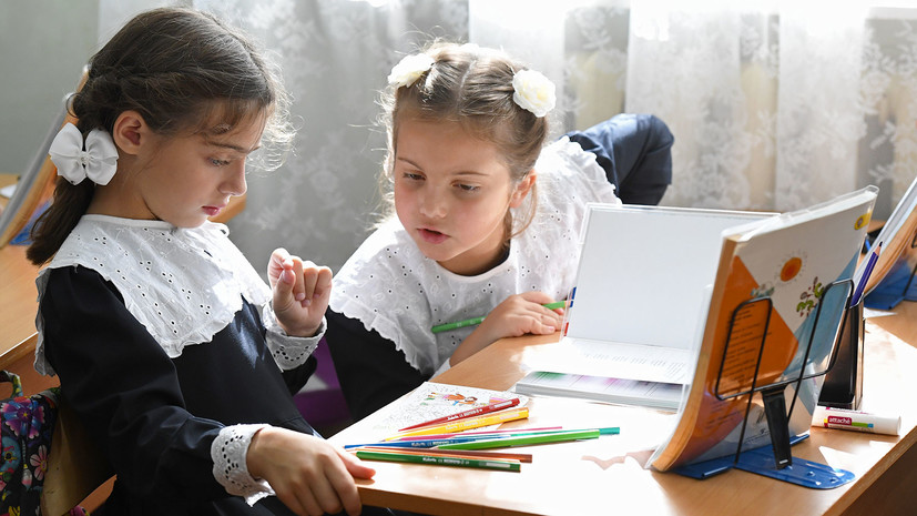 70% россиян высказались за внедрение в школах основного учебника по каждому предмету»