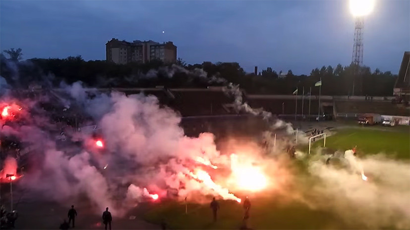 Попал под раздачу: фанаты украинских «Карпат» избили футболиста собственной команды