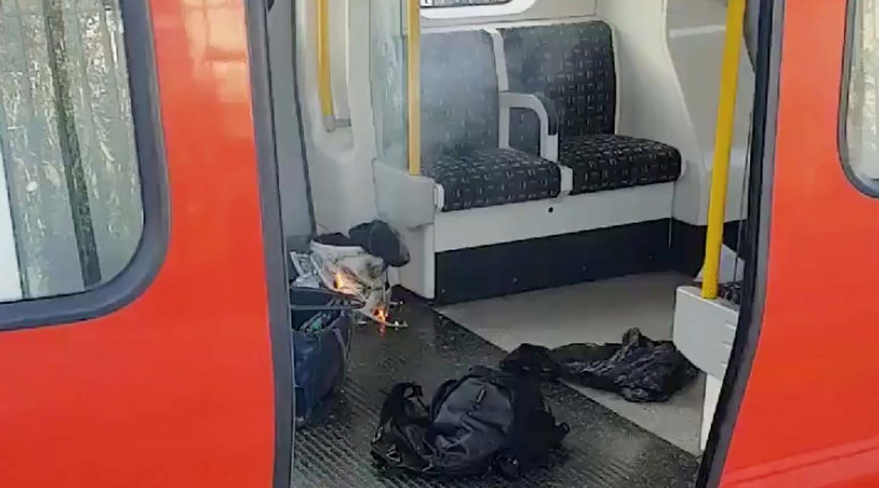 Взрыв в Лондоне: инцидент на станции метро признан терактом 