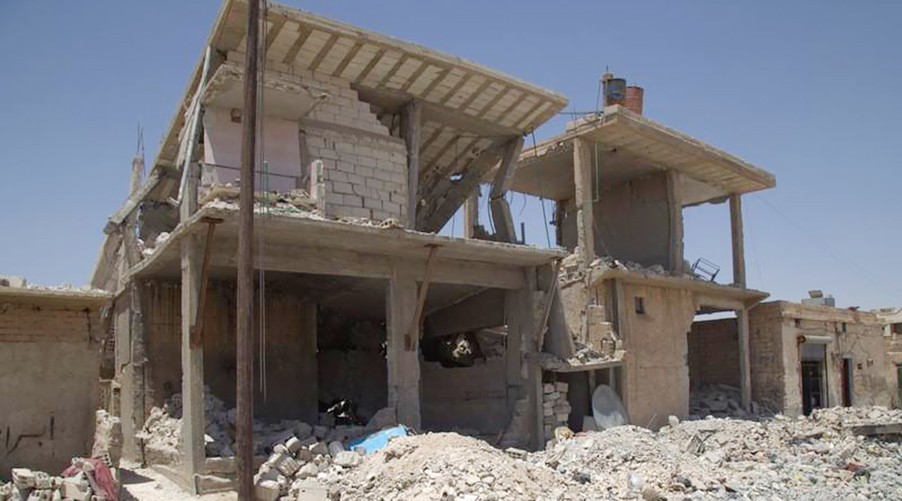 В HRW сообщили о гибели 84 мирных жителей при авиаударах коалиции в Сирии