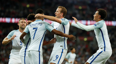 Футболисты сборной Англии празднуют победы над Словакией в матче отборочного цикла чемпионата мира 2018 года