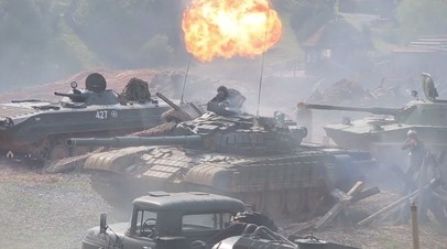 В День танкиста в Минске устроили реконструкцию с участием танков времён Великой Отечественной войны
