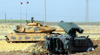 Турецкий военный возле границы Турции и Ирака