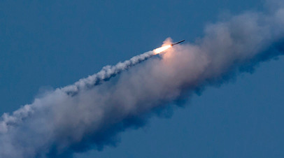 Пуск ракет с российской подлодки по позициям боевиков в Сирии.