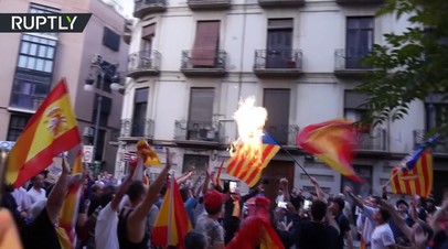 Испанские националисты сожгли флаг Каталонии в ходе протеста против референдума