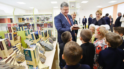Петр Порошенко на открытии новой школы в Харьковской области