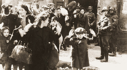 Восстание в Варшавском гетто — фото из отчёта Юргена Штропа Генриху Гиммлеру в мае 1943 года. Одна из наиболее известных фотографий времён Второй мировой войны