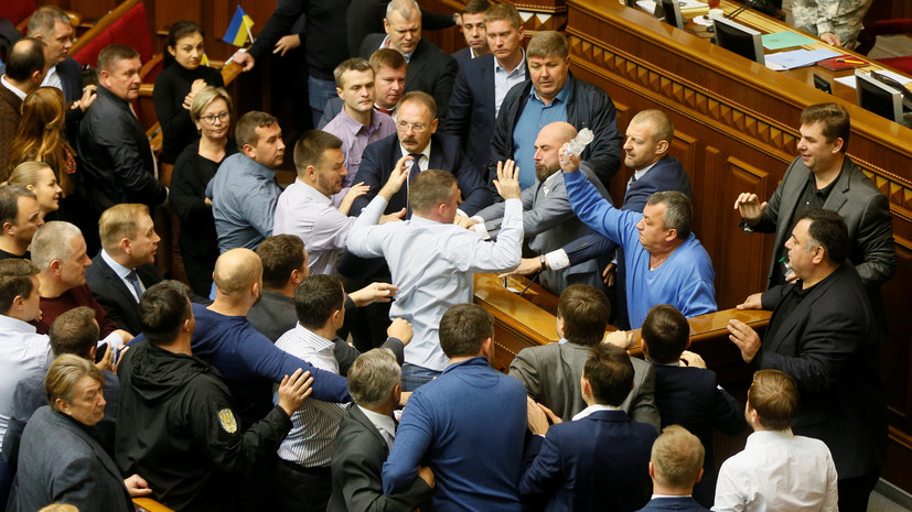 Без минских договорённостей: Рада приняла в первом чтении закон о реинтеграции Донбасса