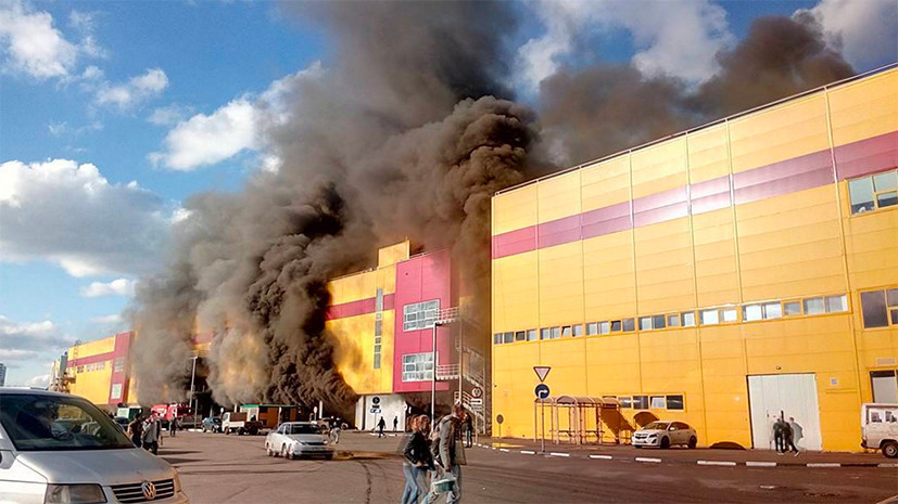 Источник: торговый комплекс горит на МКАД в Москве