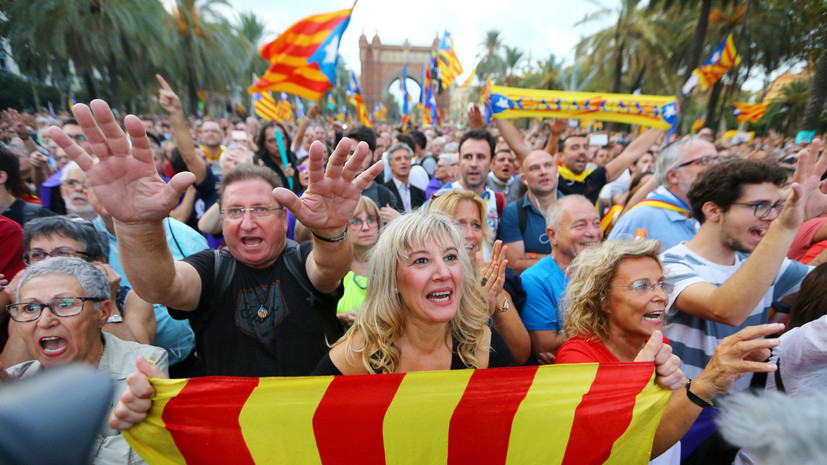 Шаг назад: почему власти Каталонии отложили выход из состава Испании