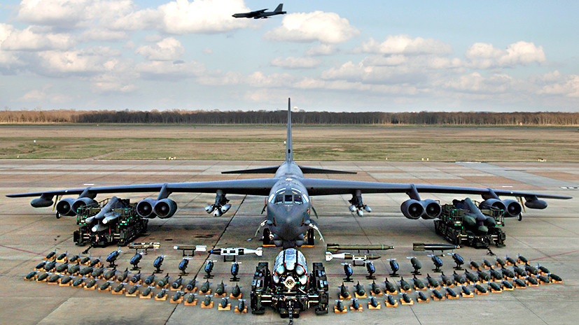 Стратегическая угроза: США объявили о намерении привести в боеготовность ядерные бомбардировщики B-52