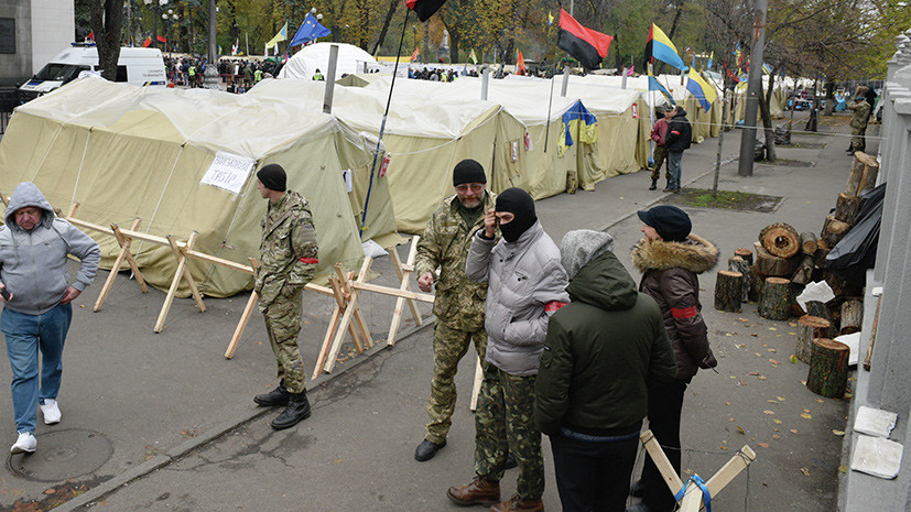 Шоколадный бунт: почему сторонники Саакашвили блокируют фабрику Порошенко