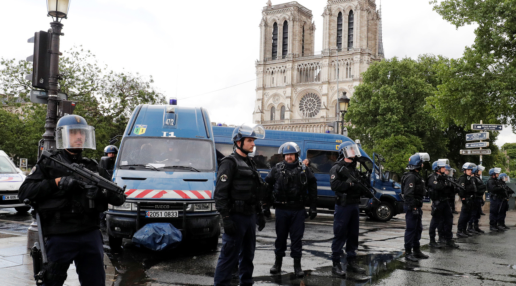 Атака в Марселе: неизвестный напал с ножом на прохожих, погибли два человека