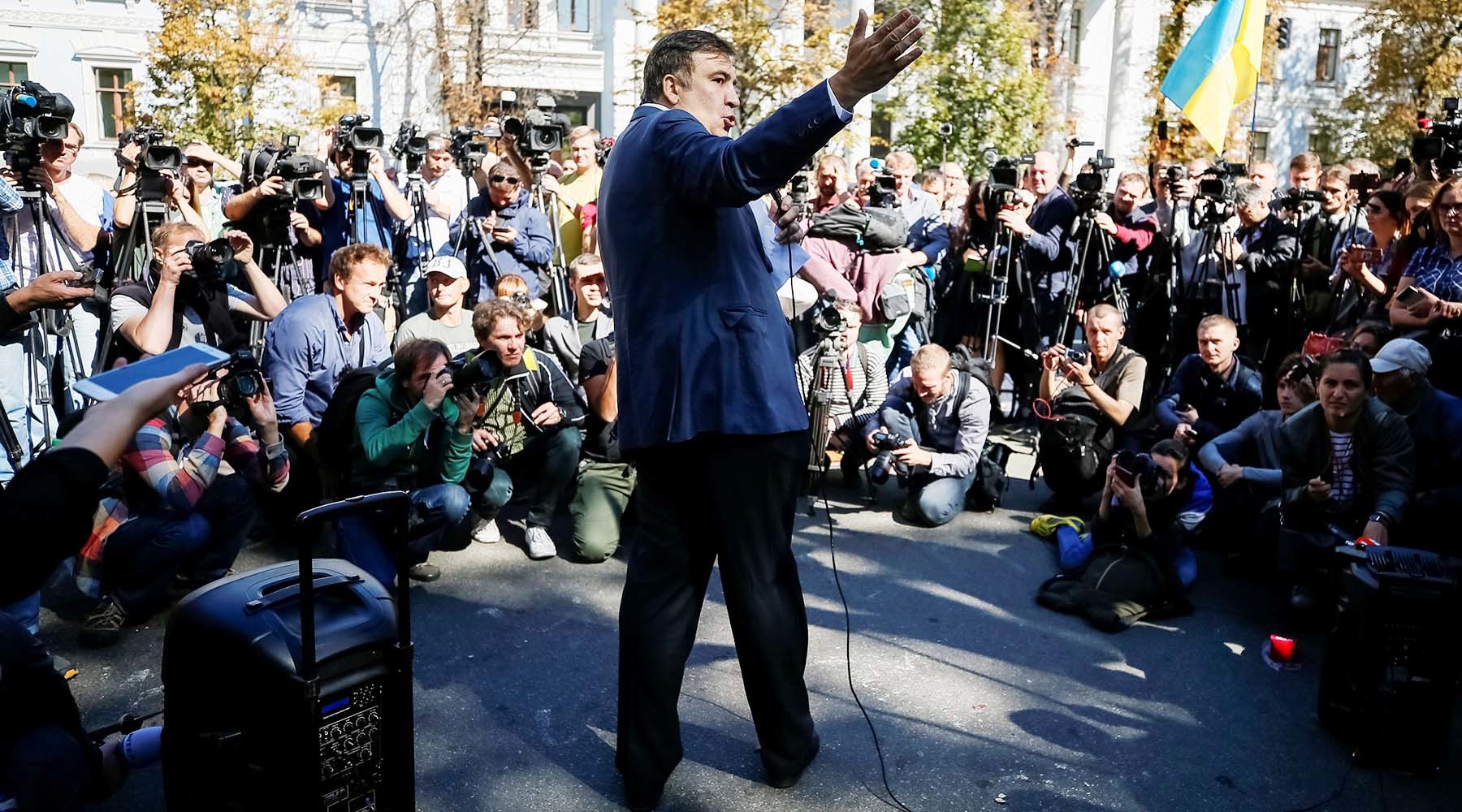 Саакашвили требует от Порошенко выполнить его условия или уйти в отставку