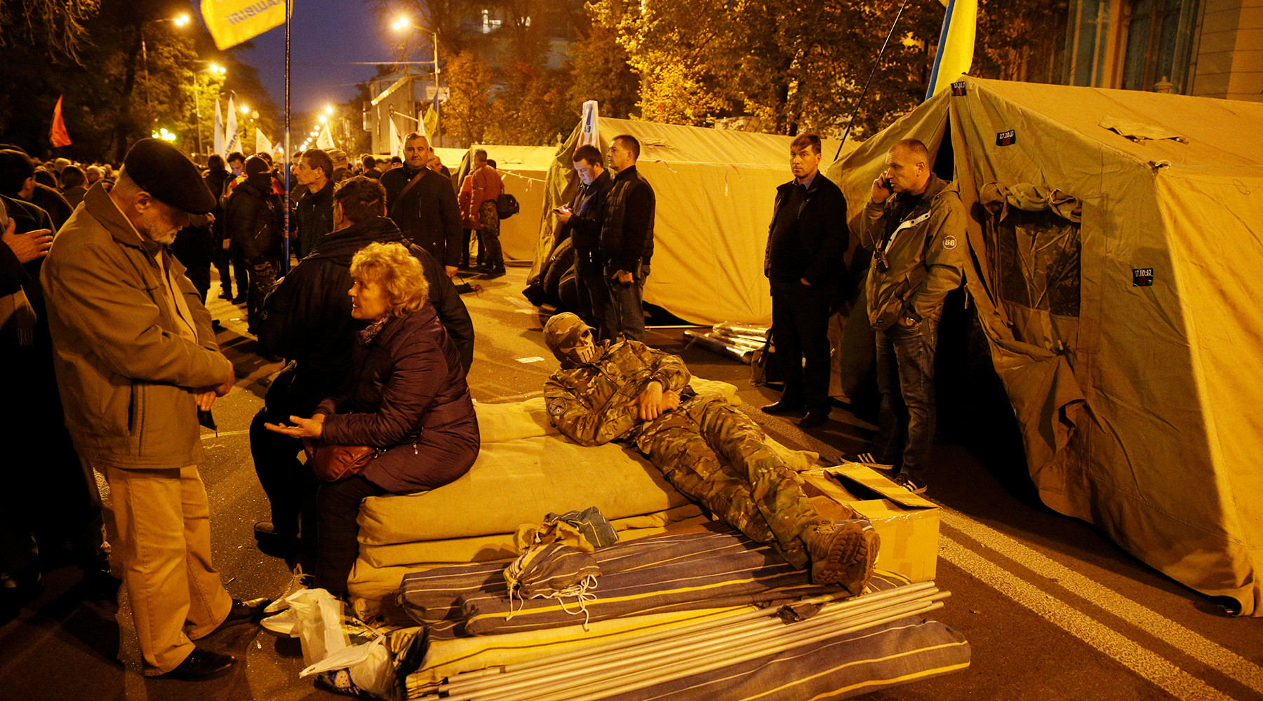 Как прошла ночь в Киеве после митинга Саакашвили за отставку Порошенко
