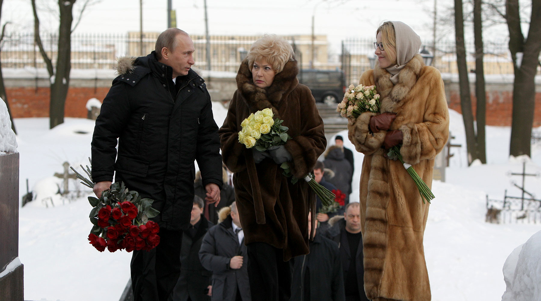 Отец навального на похоронах
