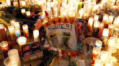 Свечи в память о погибших в стрельбе в Лас-Вегасе
