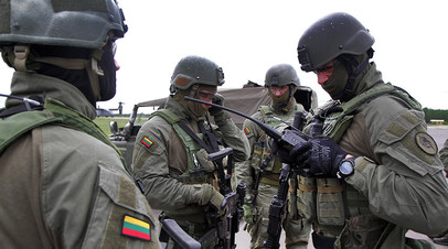 Военнослужащие ВС Литвы во время учений