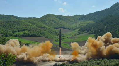 Запуск баллистической межконтинентальной ракеты КНДР