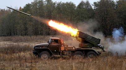 БМ-21 «Град» во время военных учений в районе села Девички Киевской области, Украина