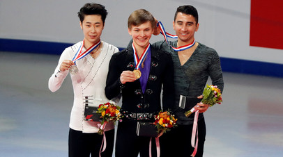 Михаил Коляда (в центре) во время награждения. Второе место занял китаец Боян Цзинь и третье место Макс Аарон из США 