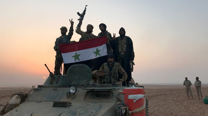 Сирийские войска близ города Абу-Камаль