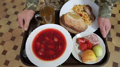 Обед украинского военнослужащего в части, переведённой на новую систему питания