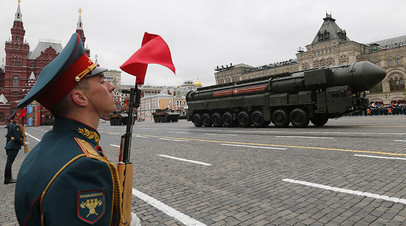 Демонстрация российского стратегического ракетного комплекса PC-24 «Ярс» на параде Победы