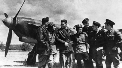 Советские лётчики и французские пилоты эскадрильи «Нормандия-Неман» в районе Курской дуги