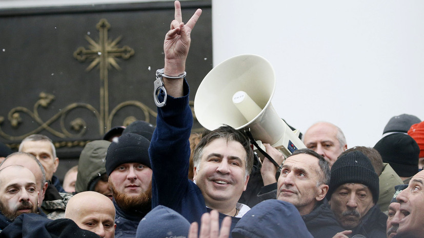 «Полицейские, вот я! Я тут!»: Саакашвили намерен митинговать у здания Рады всю ночь