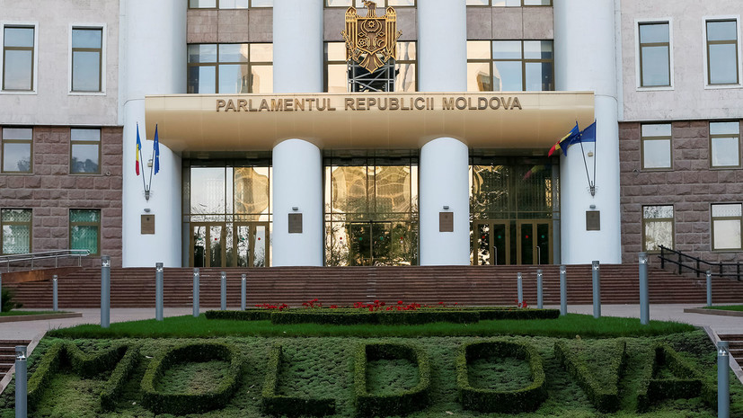 «По просьбе извне»: парламент Молдавии принял закон об ограничении вещания российских телеканалов