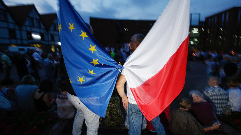 Еврокомиссия грозит Польше лишением права голоса в Совете ЕС
