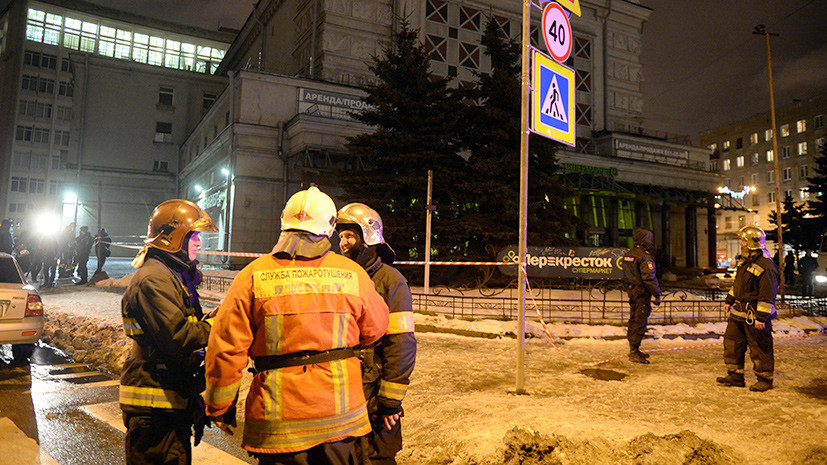 Устройство с поражающими элементами: 10 человек пострадали при взрыве в супермаркете «Перекрёсток» в Санкт-Петербурге