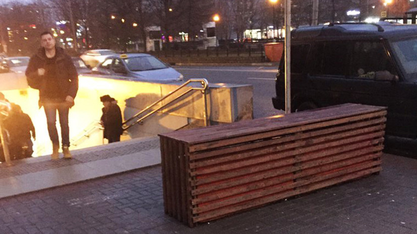 Власти Москвы прокомментировали установку бетонных блоков у метро