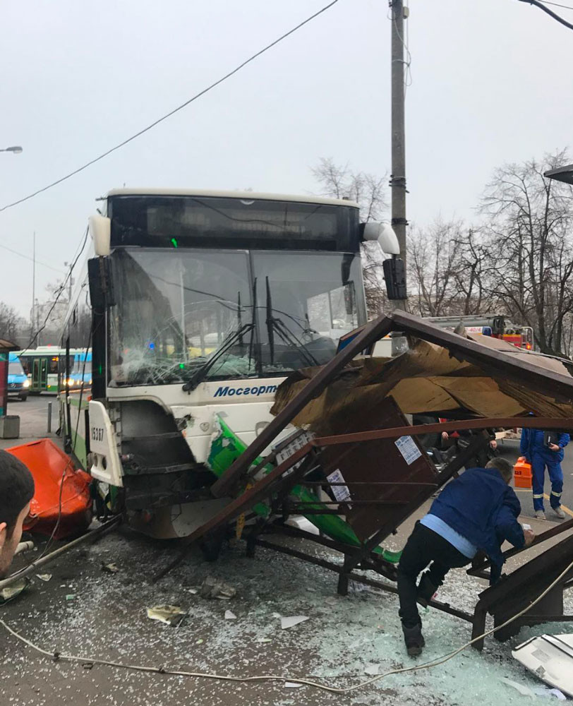 Пытался уйти от столкновения»: названа предварительная причина ДТП с  автобусом у метро «Сходненская» — РТ на русском