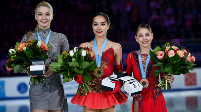 Мария Сотскова - серебряная медаль, Алина Загитова - золотая медаль, Алёна Косторная - бронзовая медаль